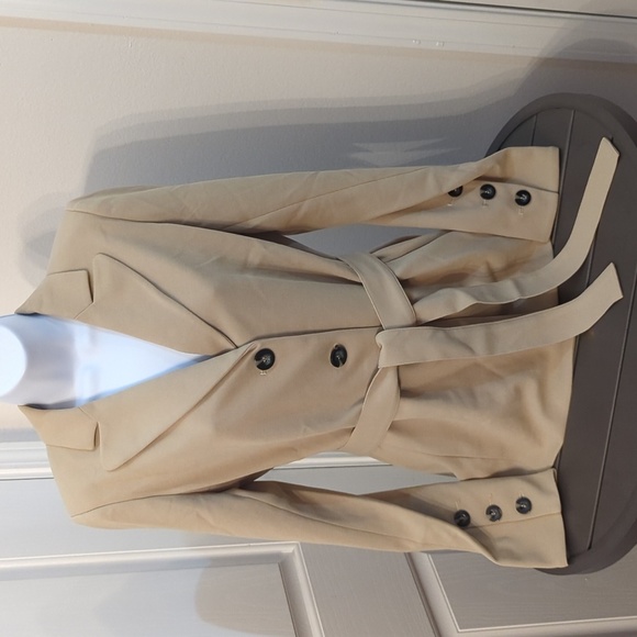 Dennis Basso luxe crepe belted blazer with button sleeve detail - Picture 2 of 10